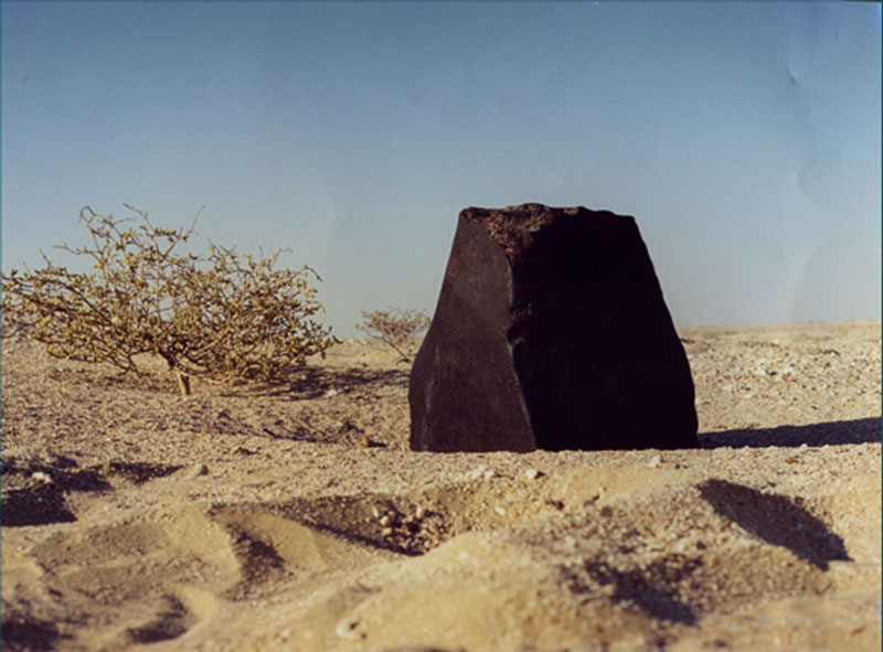 One of our nicest meteorite finds in a wadi in Oman, Foto Thomas Vettori